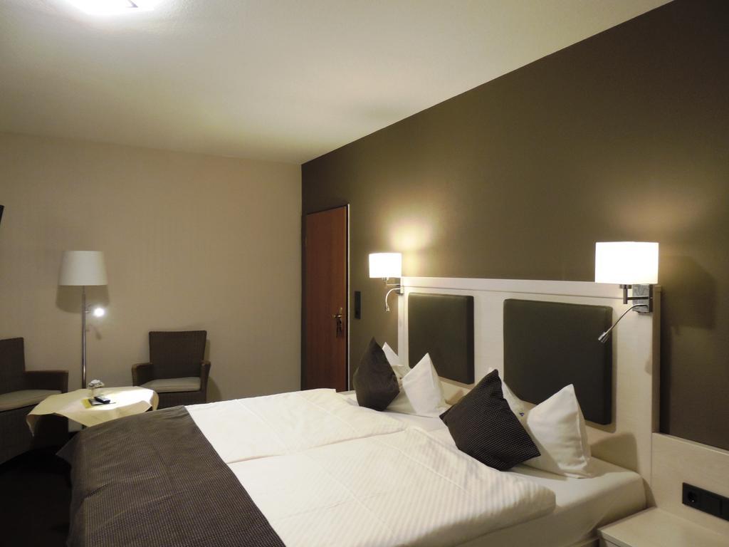 Hotel Prinz Heinrich Эмден Экстерьер фото
