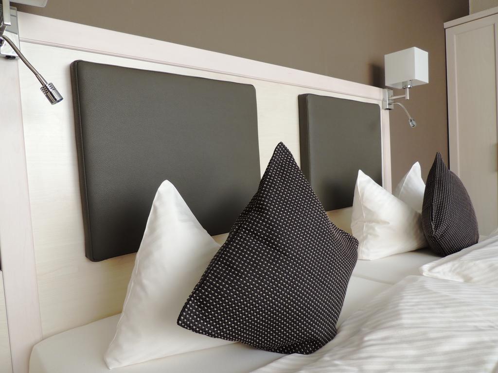 Hotel Prinz Heinrich Эмден Экстерьер фото