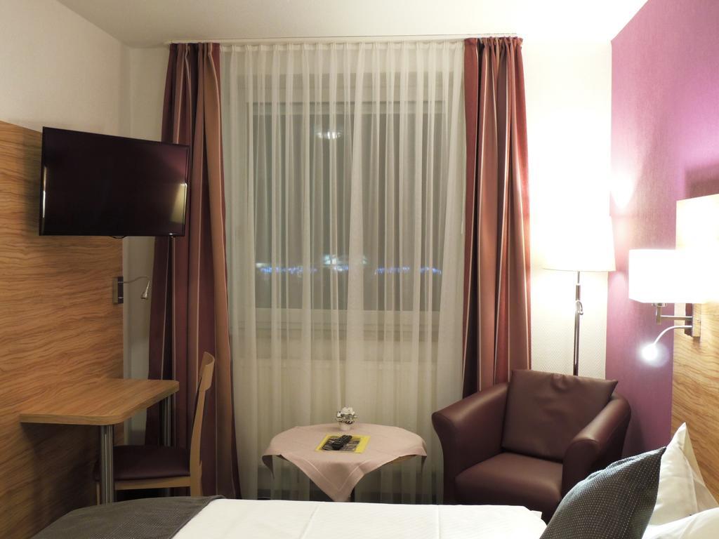 Hotel Prinz Heinrich Эмден Экстерьер фото