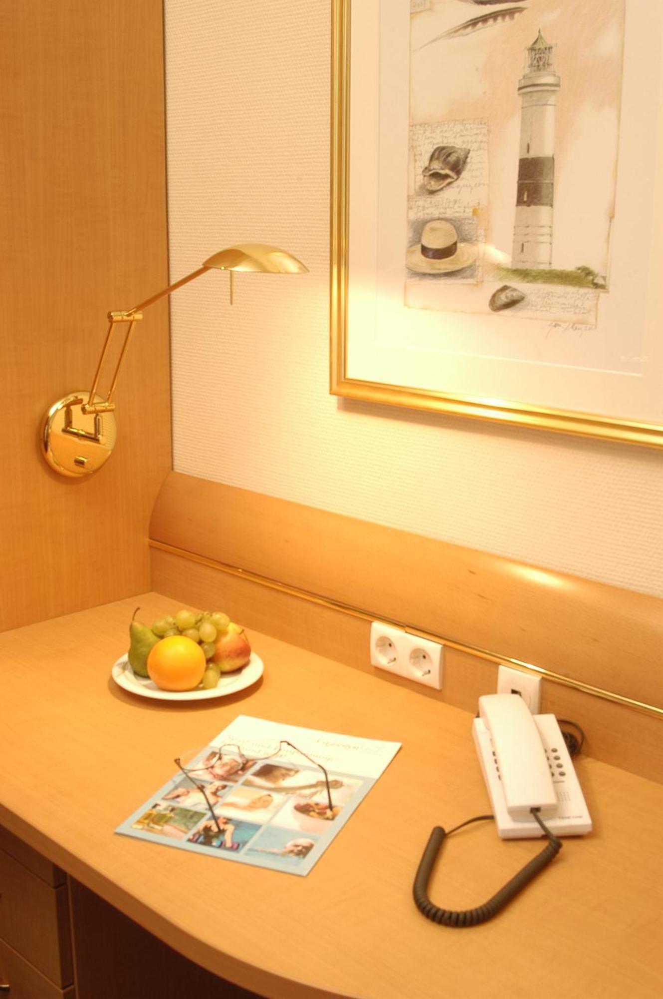 Hotel Prinz Heinrich Эмден Экстерьер фото