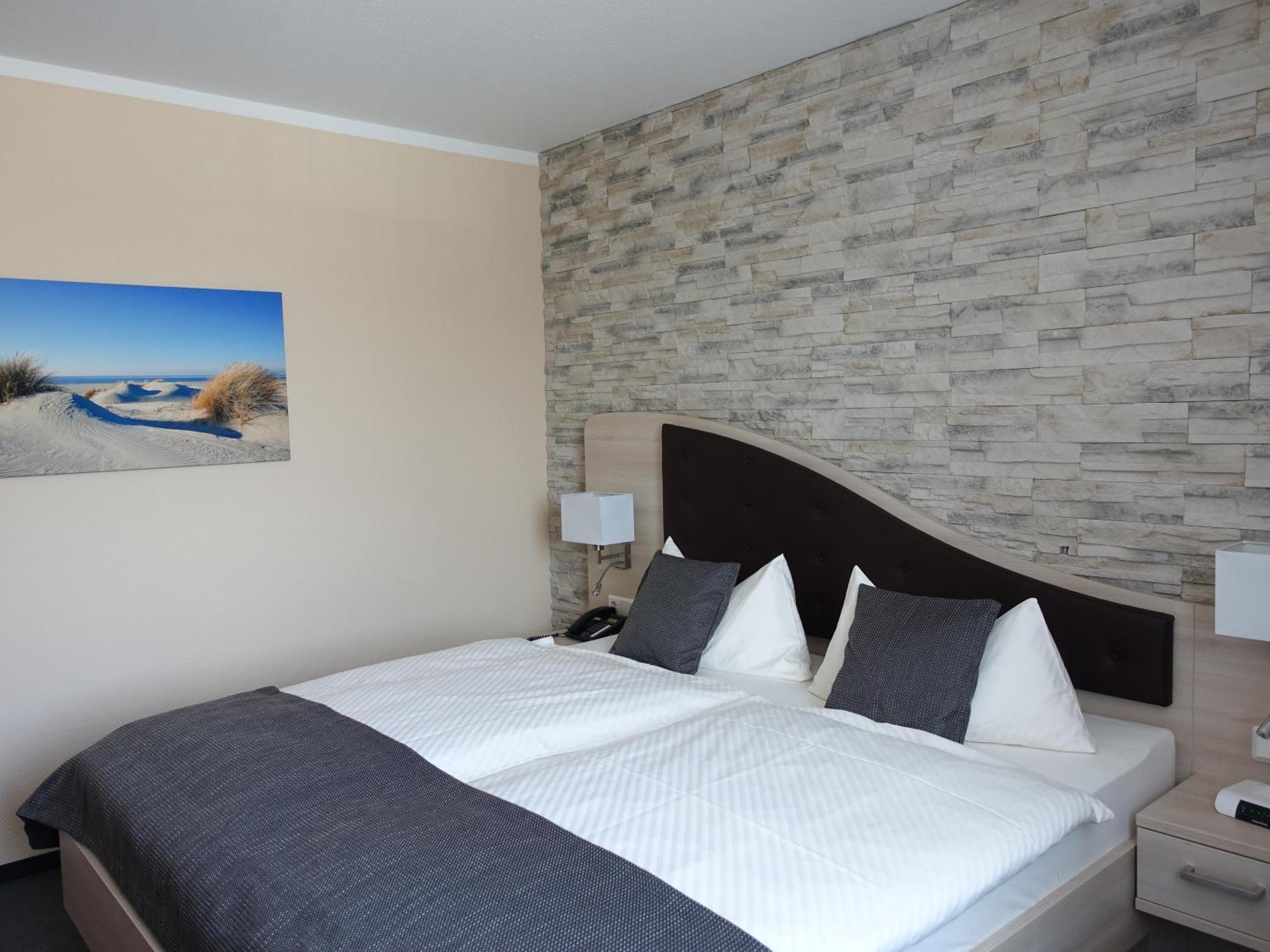 Hotel Prinz Heinrich Эмден Экстерьер фото
