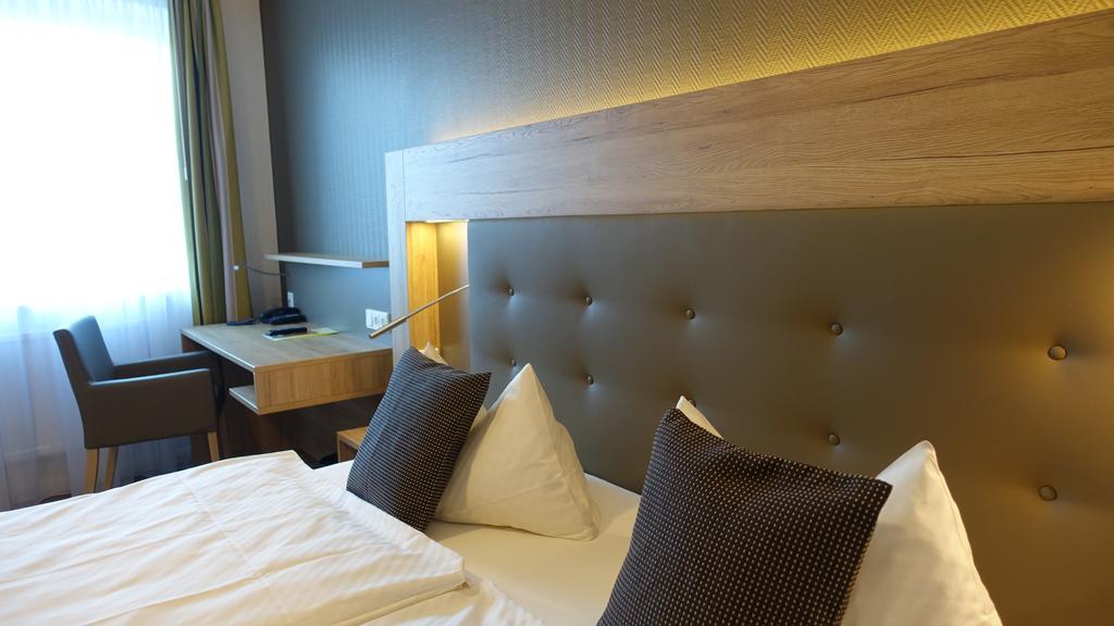 Hotel Prinz Heinrich Эмден Экстерьер фото